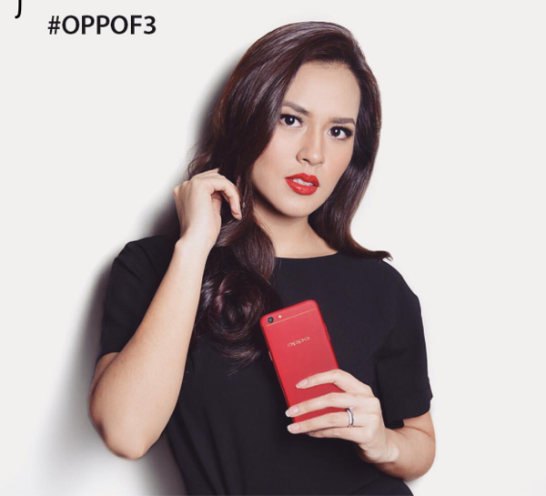 Foto-foto Raisa dengan Pilihan Lipstik Merah, Cantik atau Tua?