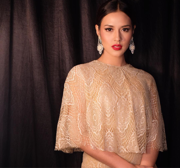 Foto-foto Raisa dengan Pilihan Lipstik Merah, Cantik atau Tua?