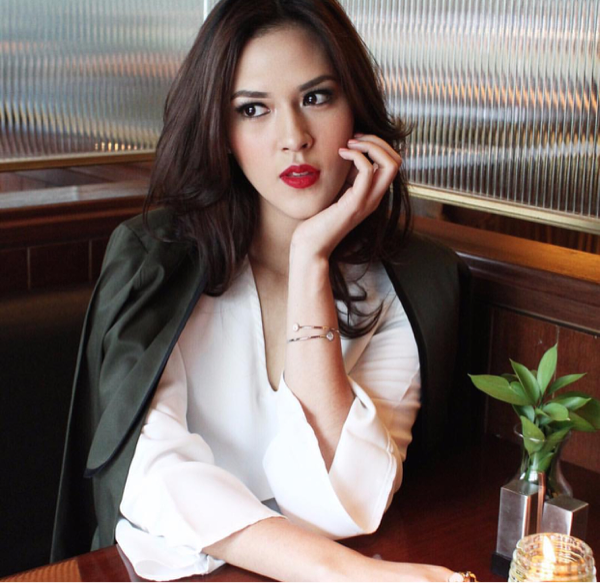 Foto-foto Raisa dengan Pilihan Lipstik Merah, Cantik atau Tua?