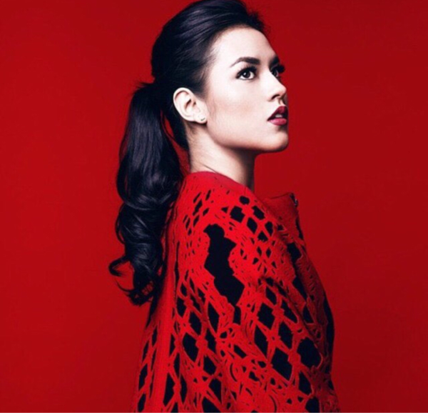 Foto-foto Raisa dengan Pilihan Lipstik Merah, Cantik atau Tua?