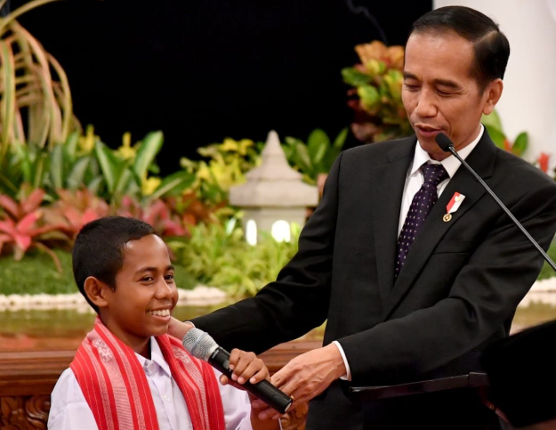 Ini Deretan Hadiah untuk Joni si Pemanjat Tiang Bendera