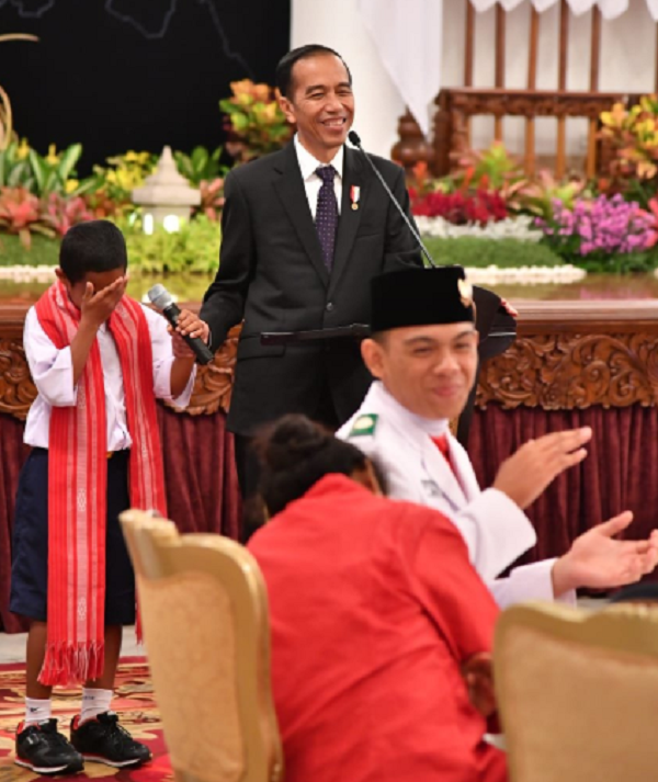 Ini Deretan Hadiah untuk Joni si Pemanjat Tiang Bendera