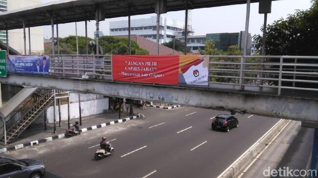 Kontroversi Spanduk Jangan Pilih Capres Jahat