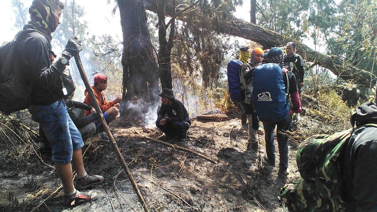 #IniIndonesiaku Mereka Yang Merayakan Kemerdekaan Dengan Melawan Api
