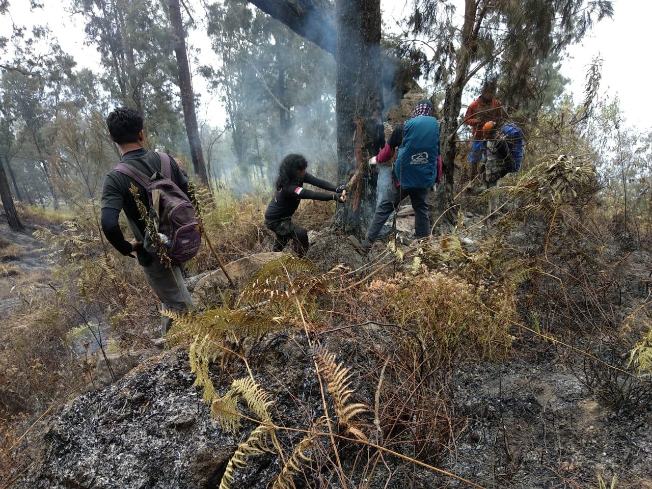 #IniIndonesiaku Mereka Yang Merayakan Kemerdekaan Dengan Melawan Api