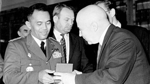 Jenderal Nasution dalam Ingatan Khrushchev: Anti-PKI, Teman Amerika