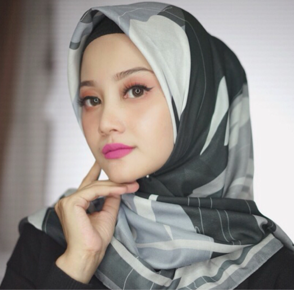 Viral, Vlogger Ungkap 1 Trik Jitu Agar Hijab Tidak Letoy & Rapi Seharian