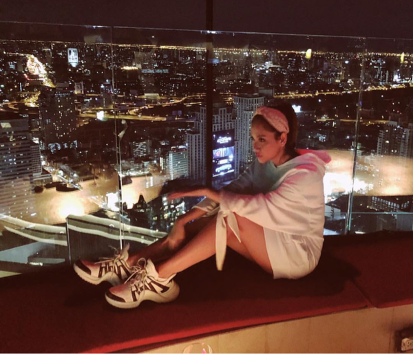 Tren 2018: Ini Sneakers yang Ramai Dipakai Selebriti, Seharga Motor