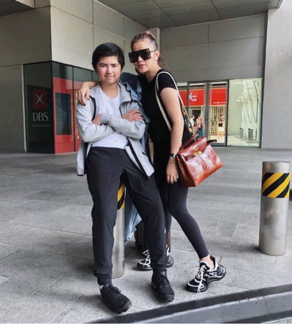 Tren 2018: Ini Sneakers yang Ramai Dipakai Selebriti, Seharga Motor