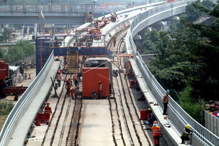 Konstruksi Sipil LRT Jabodebek Rampung Akhir 2018, Cawang-Cibubur Sudah Dipasang Rel