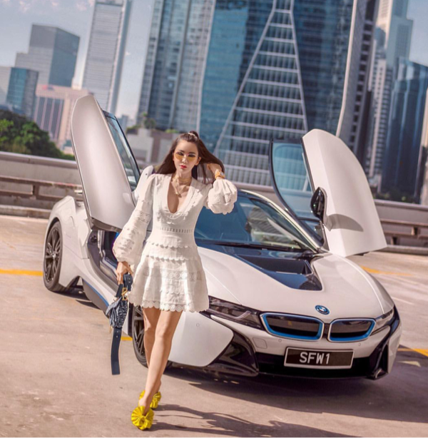 Super Car &amp; Gaya Seksi Sosialita Jamie Chua, Eks Istri Konglomerat Indonesia