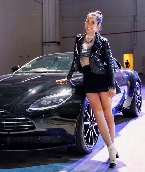 Super Car &amp; Gaya Seksi Sosialita Jamie Chua, Eks Istri Konglomerat Indonesia