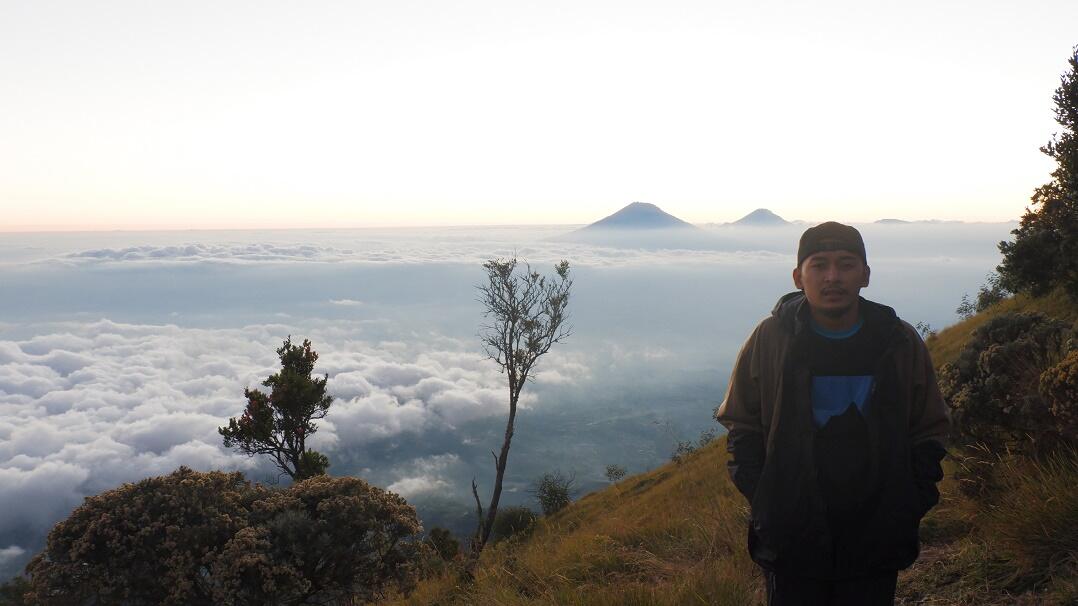 &#91;CATPER #4&#93; MT. Merbabu 3142 MDPL, Luar Biasa Dingin, Debu &amp; Track Vertikal