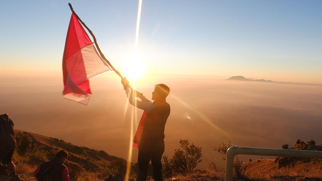 &#91;CATPER #4&#93; MT. Merbabu 3142 MDPL, Luar Biasa Dingin, Debu &amp; Track Vertikal