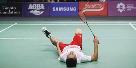 GINTING DAN SABETAN RAKETNYA