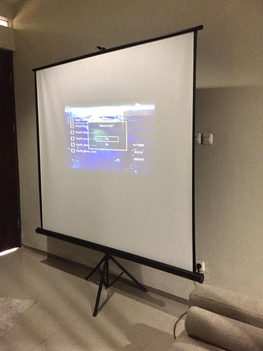 Terjual Screen Projector / Layar Proyektor 70 inch KASKUS