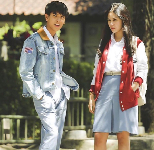 Tren 2018: 3 Gaya yang Hits dari Film Dilan 1990