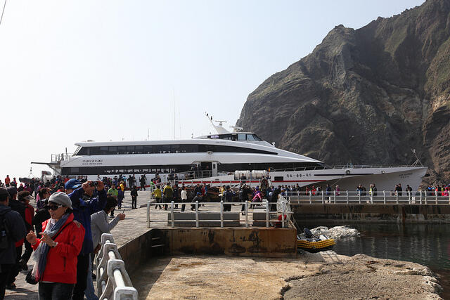 Jalan-Jalan Ke Dokdo Island A.k.a Takeshima Island A.k.a Liancourt Rocks