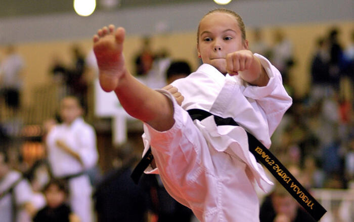 Skill Sinting Karateka Cantik Kensi Emory