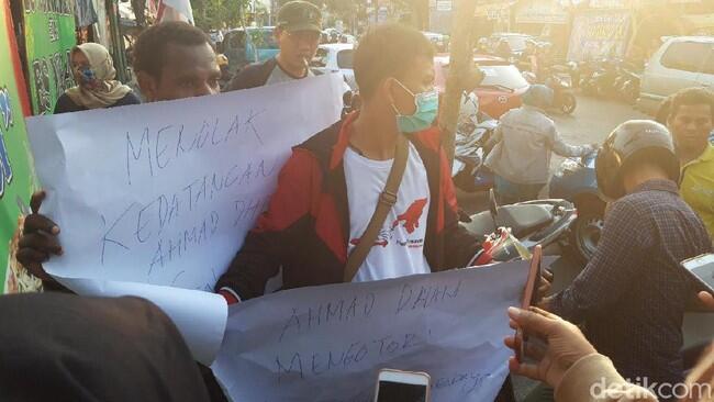 Bicara Deklarasi #2019GantiPresiden, Ahmad Dhani Didemo Mahasiswa