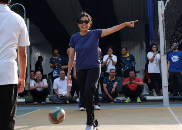 Tak Melulu Berbatik, Yuk Intip Gaya Sporty Sri Mulyani