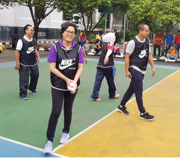 Tak Melulu Berbatik, Yuk Intip Gaya Sporty Sri Mulyani