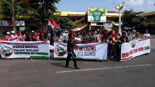 Massa Pendukung Jokowi-Ma'ruf Long March di Sumenep