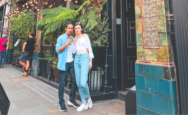 Inspirasi Bergaya Serasi dengan Pasangan ala Kimberly Rider