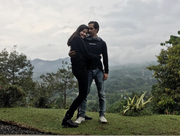 Inspirasi Bergaya Serasi dengan Pasangan ala Kimberly Rider