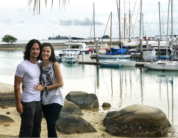 Inspirasi Bergaya Serasi dengan Pasangan ala Kimberly Rider