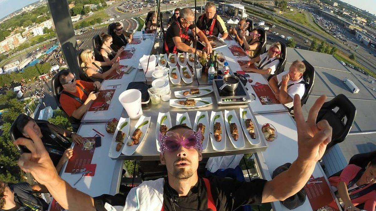 Makan Di Langit, Ada Yang Pernah Coba?