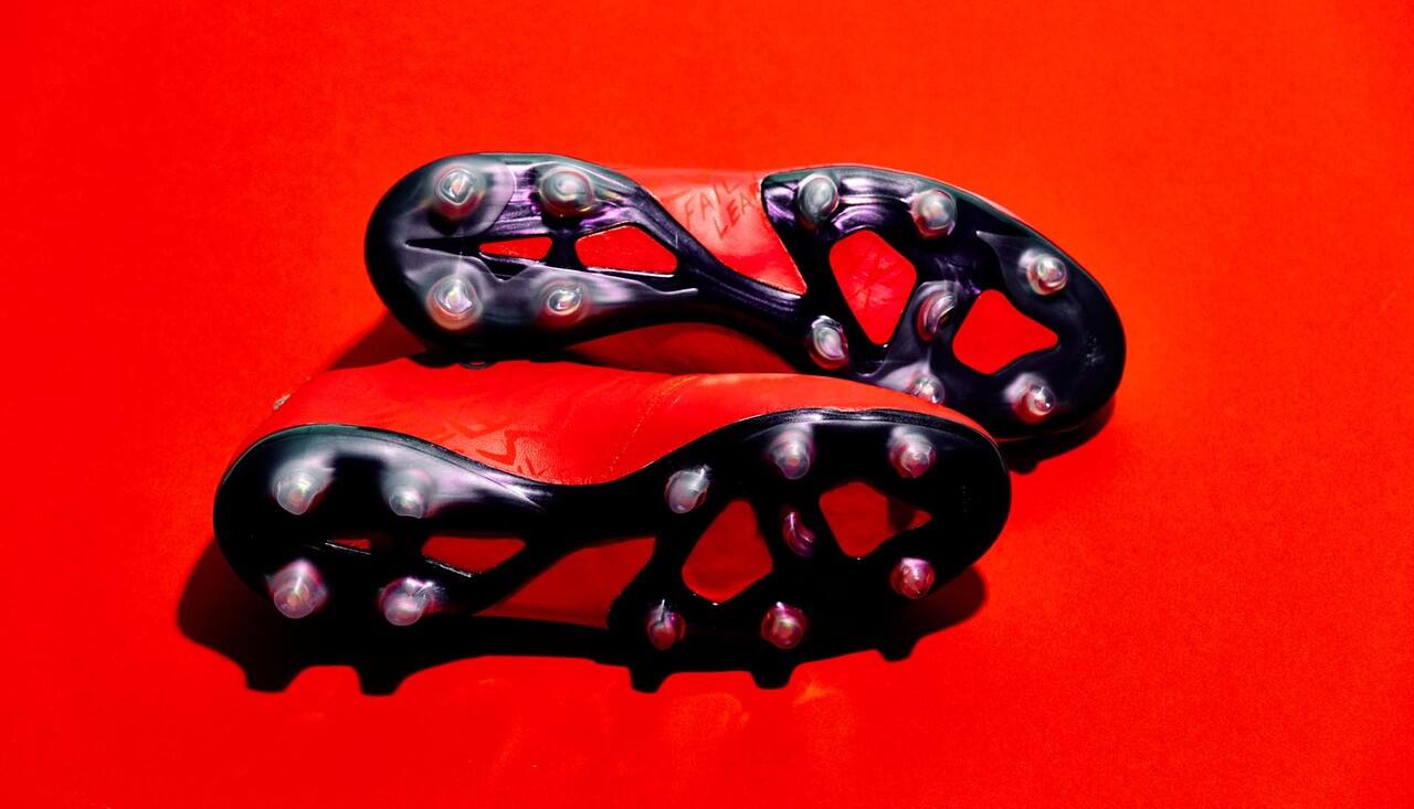 Keren Banget! Sepatu Bola Adidas ini Bisa Berubah Warna Lho