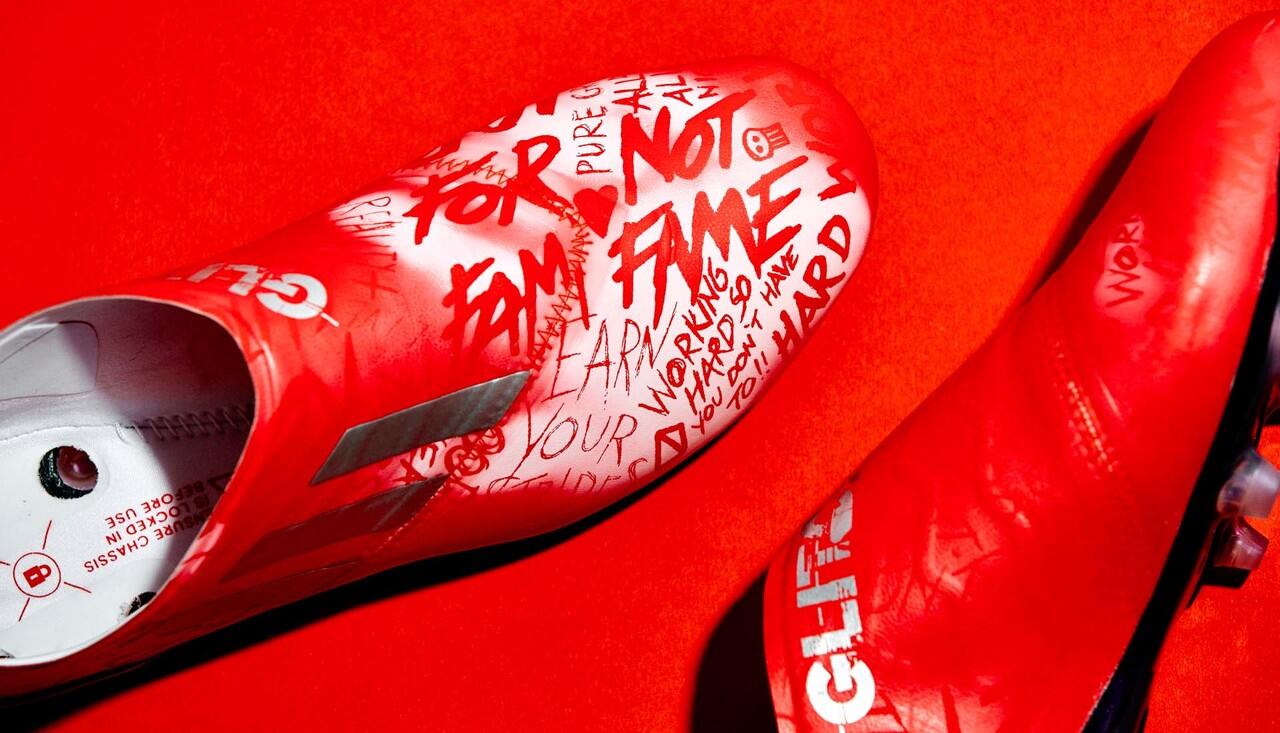 Keren Banget! Sepatu Bola Adidas ini Bisa Berubah Warna Lho