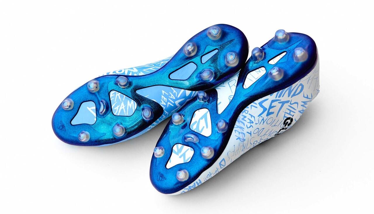 Keren Banget! Sepatu Bola Adidas ini Bisa Berubah Warna Lho