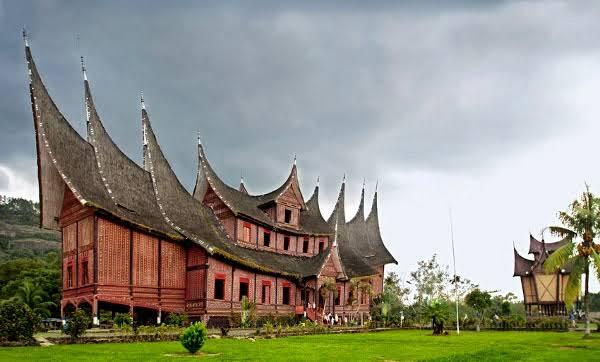 3 Rumah Adat Indonesia Yang Tahan Gempa