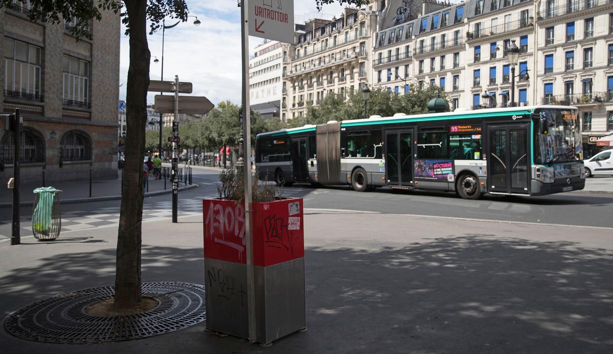 Faktanya ini Bukan Kotak Surat, Tapi Toilet Unik di Kota Paris