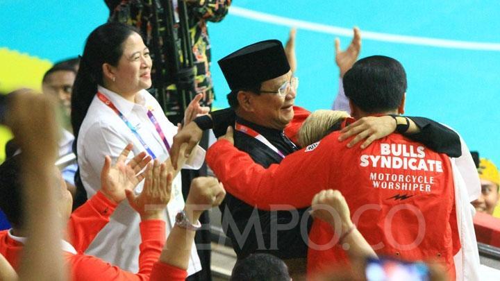 Atlet Pencak Silat Peluk Jokowi-Prabowo, Ketua Golkar: Luar Biasa