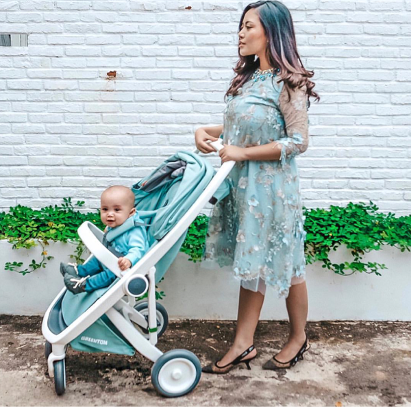 Inspirasi Berbusana Matching dengan Anak ala Si Cantik Rachel Vennya