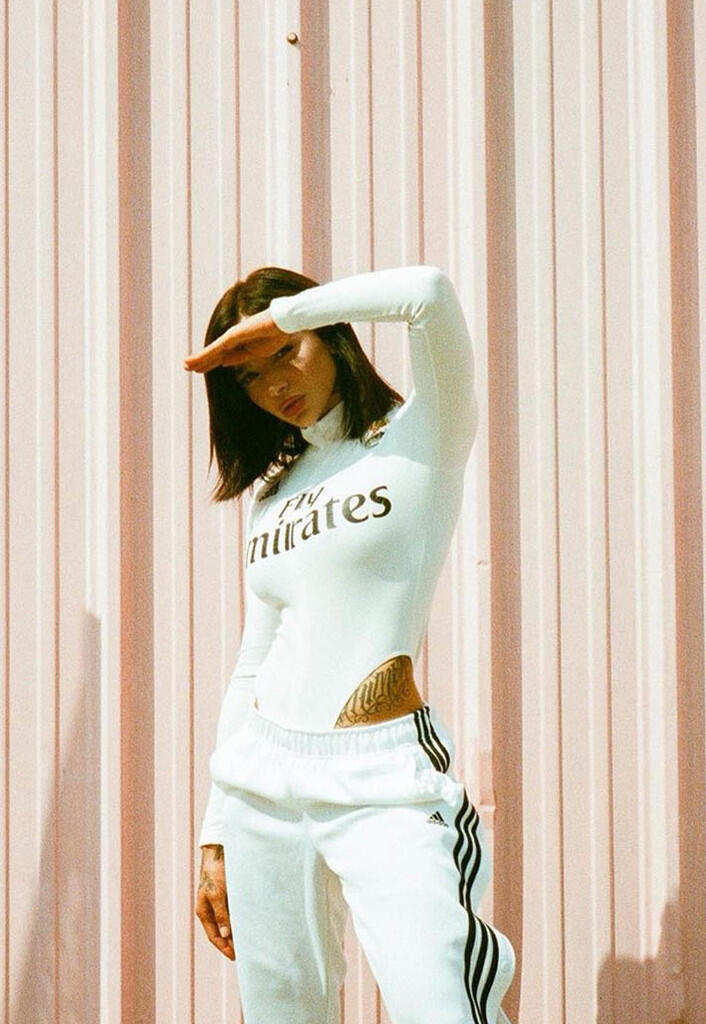 Mampir Gan! Kenalan dengan Model Seksi dan Hot dari Adidas Kanada