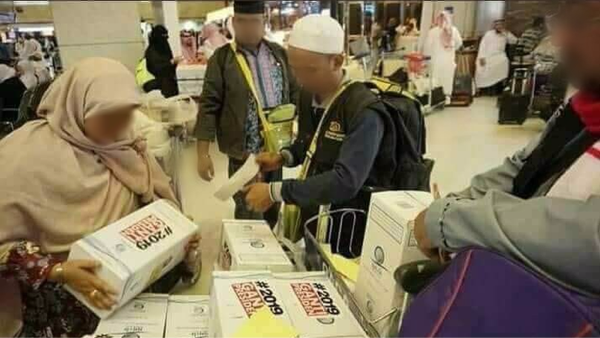 Terungkap, Begini Pembagian Zamzam 'Ganti Presiden' di Jeddah