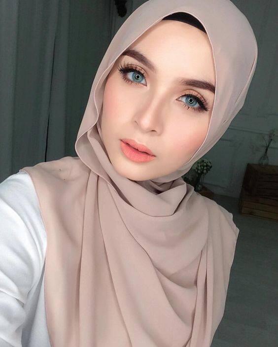 Bahan Hijab Ini Cocok buat Wisuda. Sederhana Tapi Bikin Kamu Terkesan Glamor