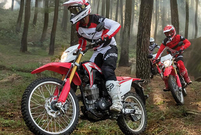 Kalau Agan Pake Trail 150 cc, Pilih KLX atau CRF?