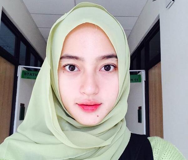 Alasan Orang Doyan Selfie &amp; Publish on Sosmed (Selfie Addiction)