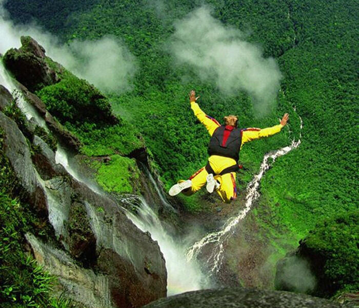 Climbing atau Terjun, Angel Falls Adalah Nirwana