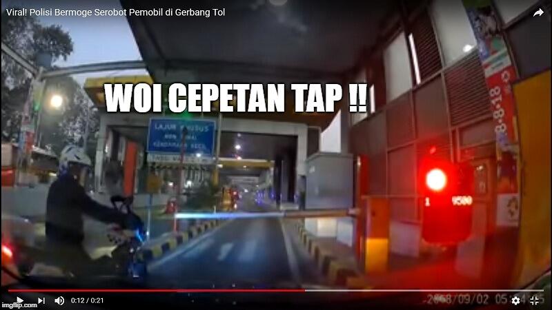 Viral! Polisi Bermoge Serobot Pemobil di Gerbang Tol