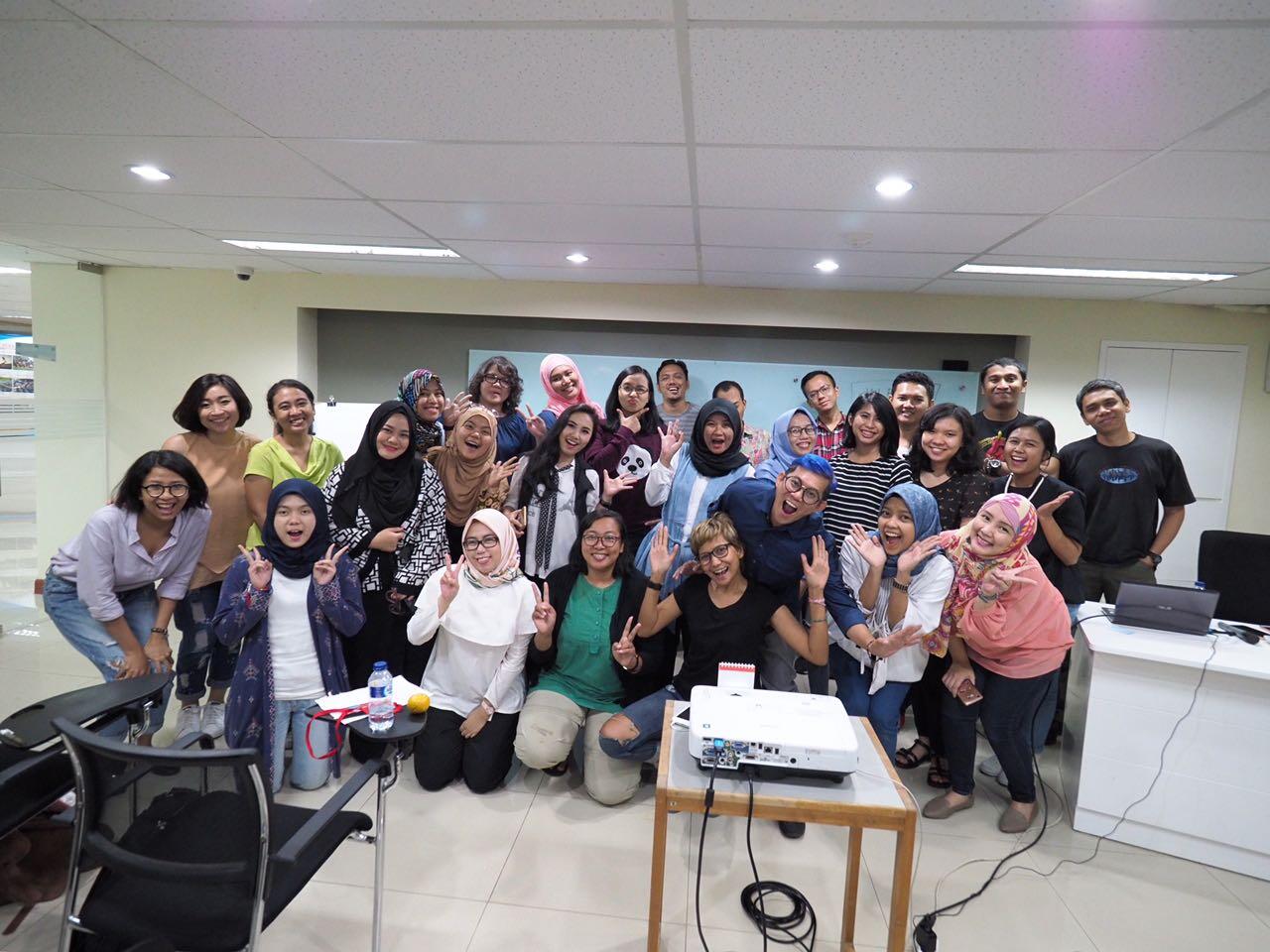 #AslinyaLo Jadi Penulis, Tapi Suka Main Guitalele? Ane bisa kok!