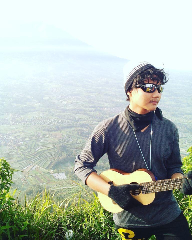 #AslinyaLo Jadi Penulis, Tapi Suka Main Guitalele? Ane bisa kok!