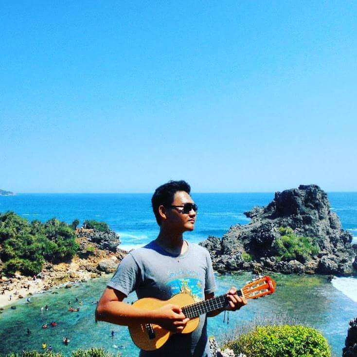 #AslinyaLo Jadi Penulis, Tapi Suka Main Guitalele? Ane bisa kok!