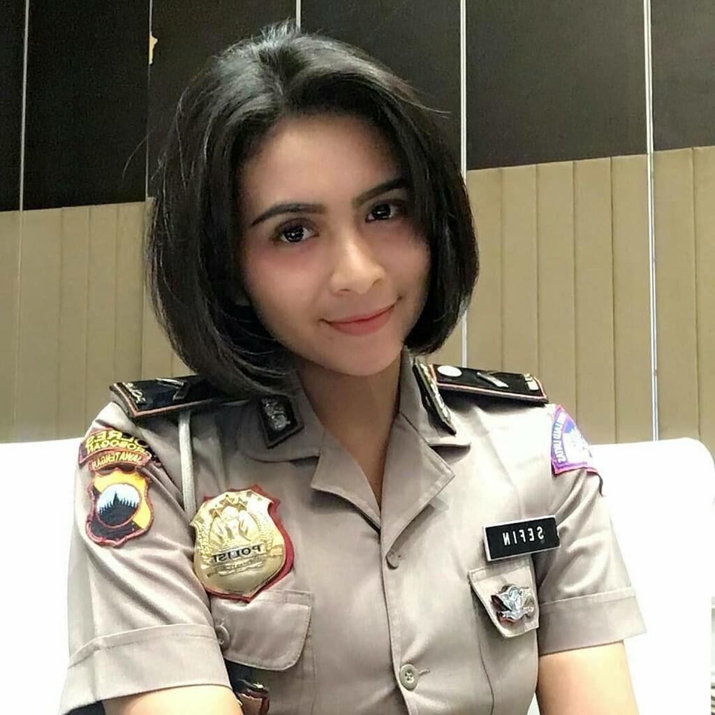 Ahok Dikabarkan Akan Menikah dengan Polwan
