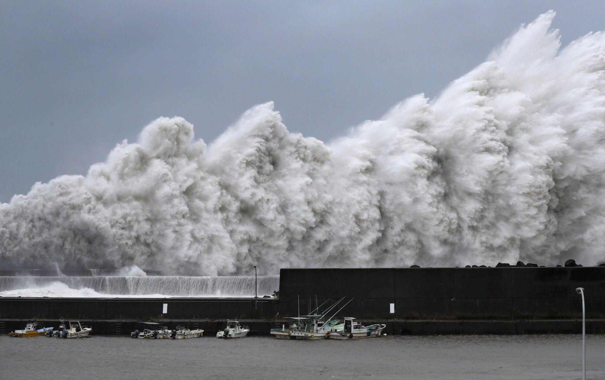 Typhoon Jebi Menghantam Jepang Paling kuat Dalam Kurun Waktu 25 Tahun